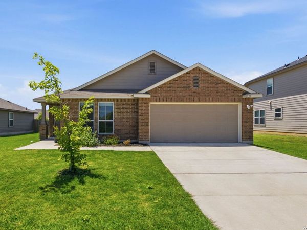 1525 Birmingham Dr, Seguin, TX 78155