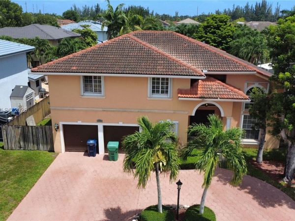 15867 SW 44th St , Miami, FL 33185