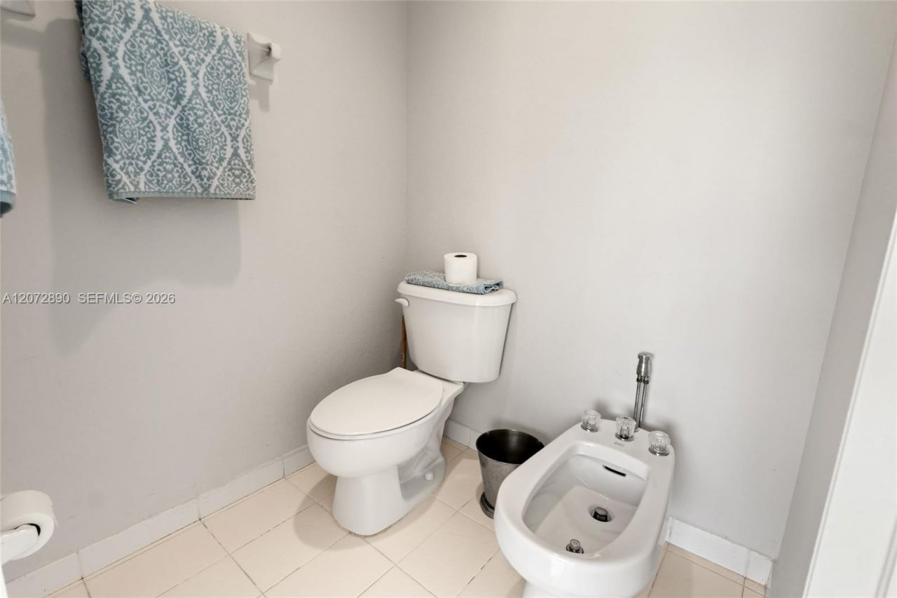 15867 SW 44th St , Miami, FL 33185 Photo