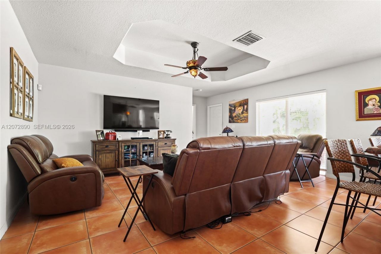 15867 SW 44th St , Miami, FL 33185 Photo