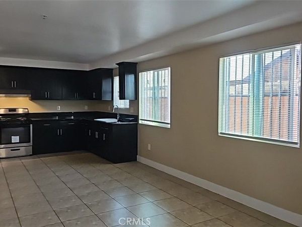 2024 E 74th, Los Angeles, CA 90001