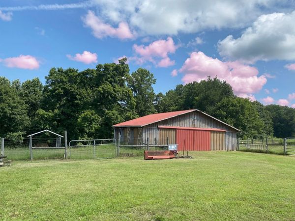 326 Sherman Rd , Charlotte, TN 37036