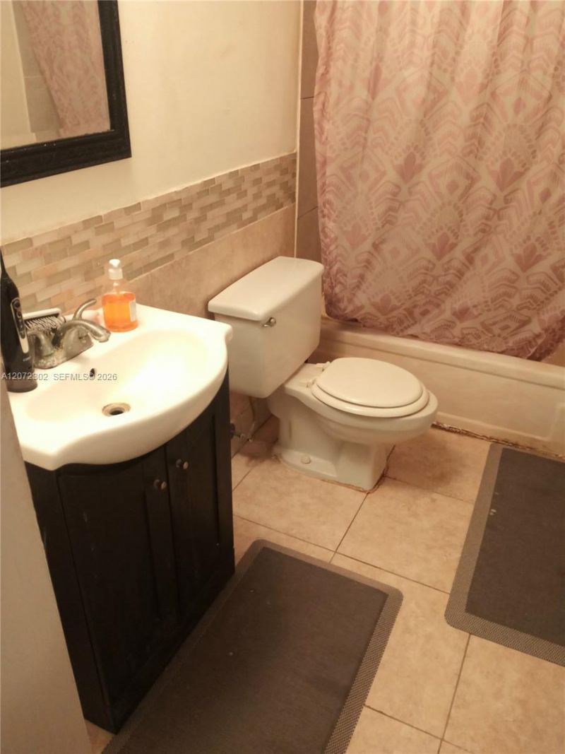 5570 NW 44th St , Unit 208A, Lauderhill, FL 33319 Photo