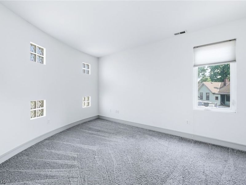 1140 Auburn Avenue, Cleveland, OH 44113 Photo 19