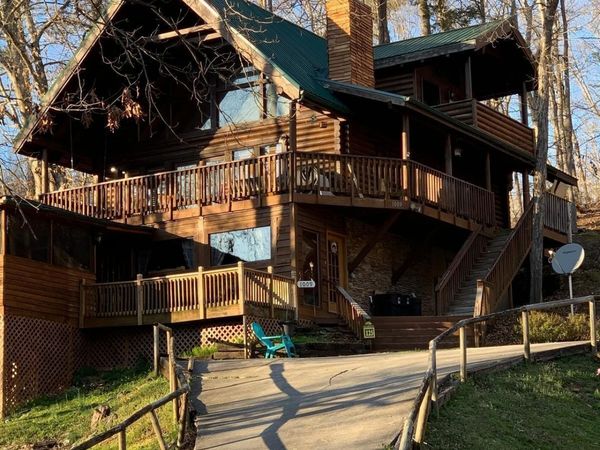 1009 Ravens Ford Way , Sevierville, TN 37876