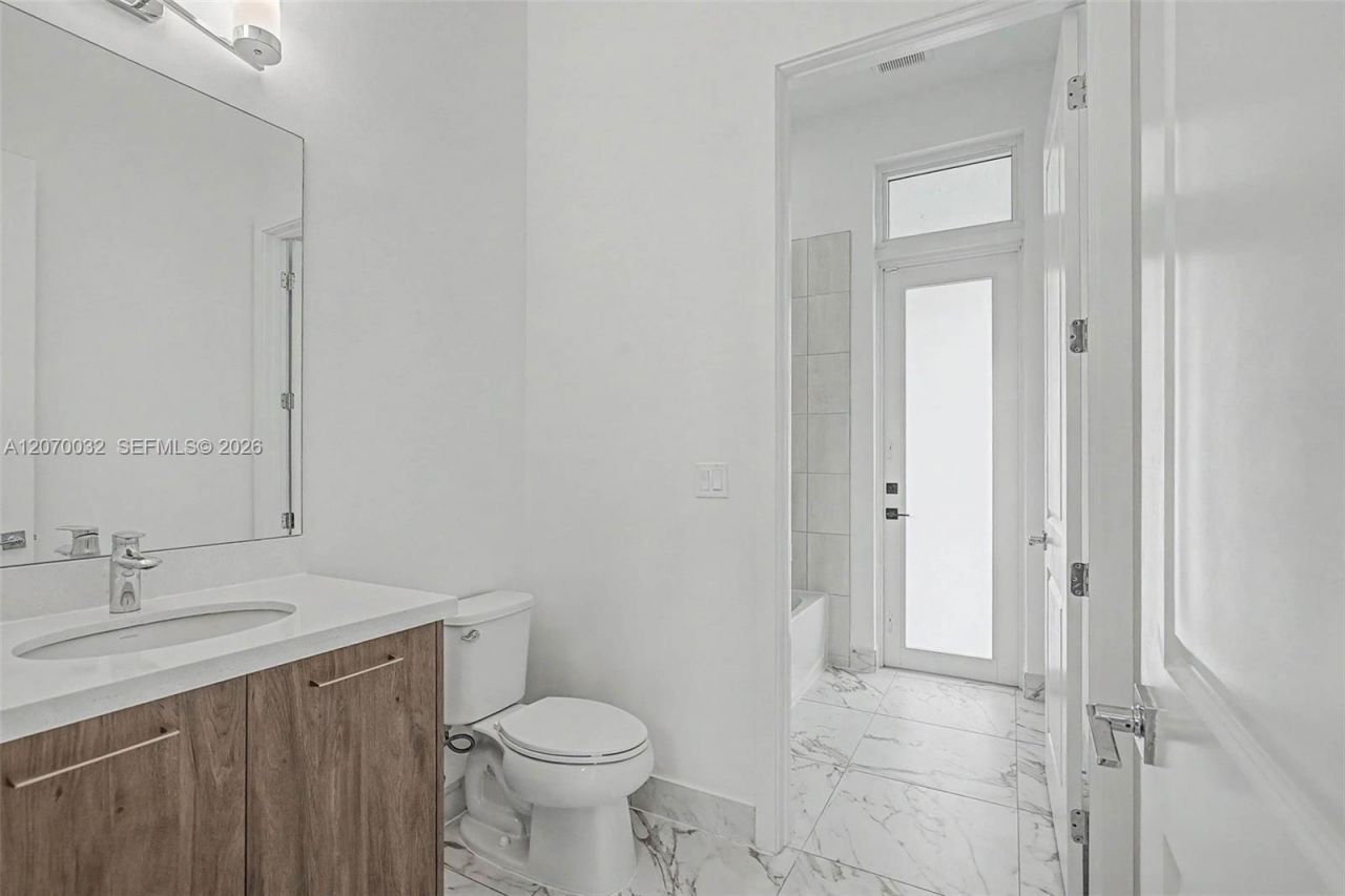 2440 SW 122nd Ter, Unit 2440, Davie, FL 33325 Photo
