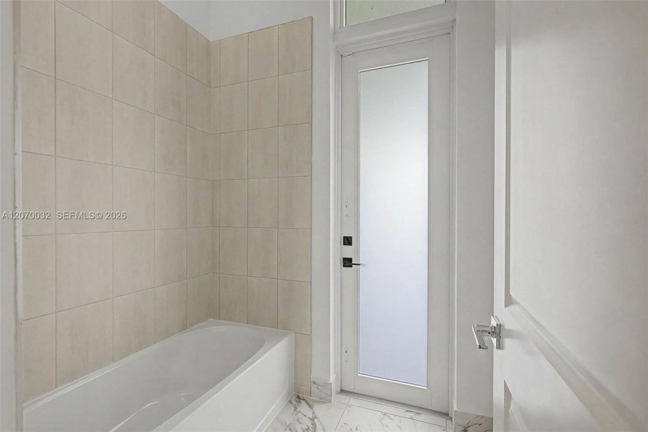 2440 SW 122nd Ter, Unit 2440, Davie, FL 33325 Photo