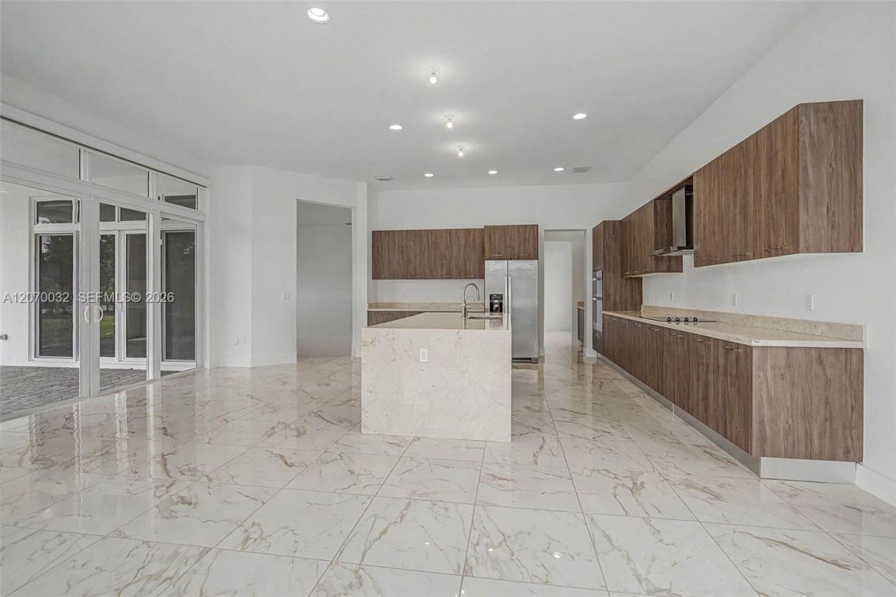 2440 SW 122nd Ter, Unit 2440, Davie, FL 33325 Photo