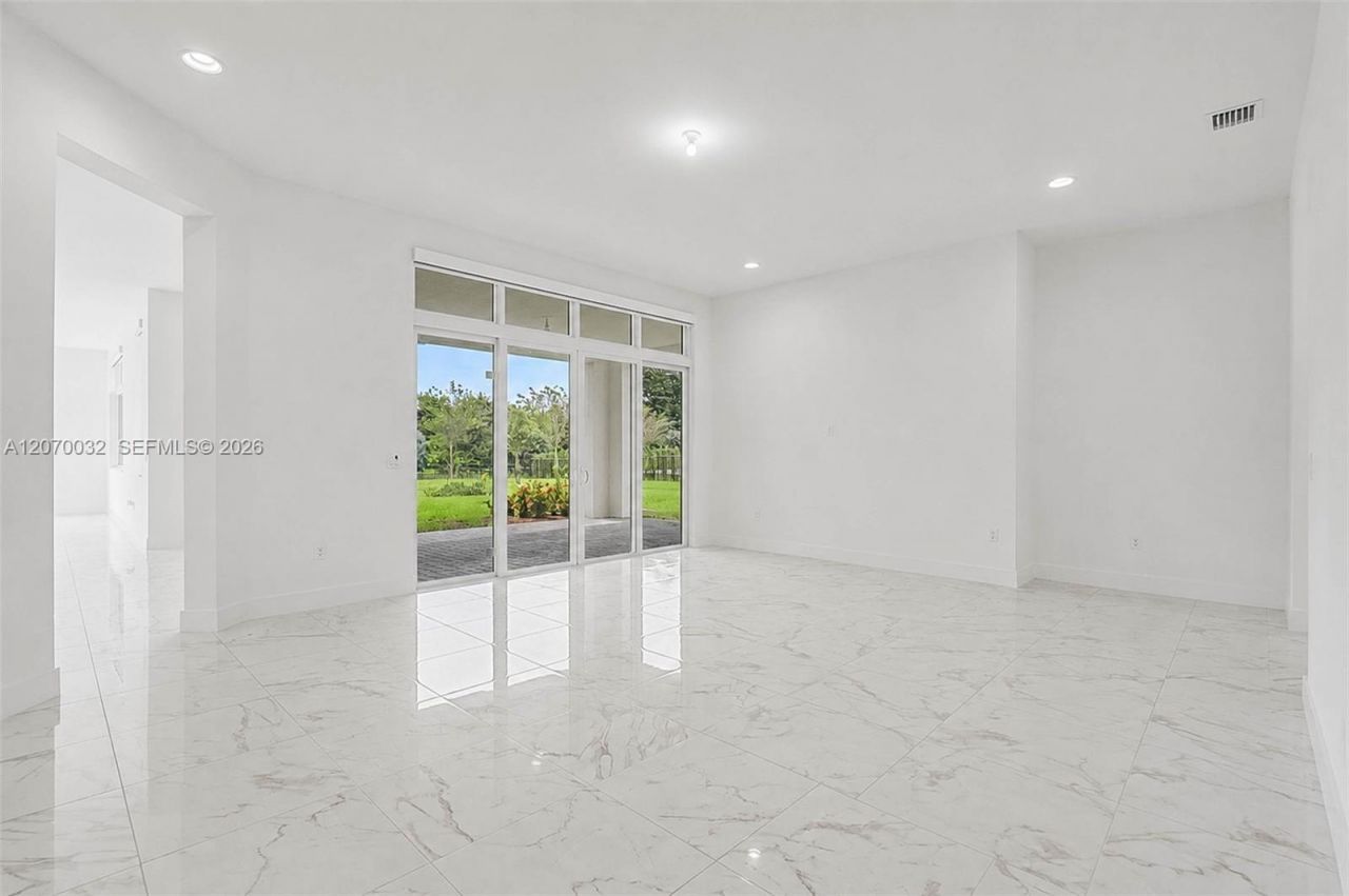 2440 SW 122nd Ter, Unit 2440, Davie, FL 33325 Photo