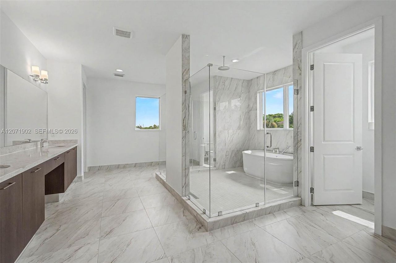 2440 SW 122nd Ter, Davie, FL 33325 Photo