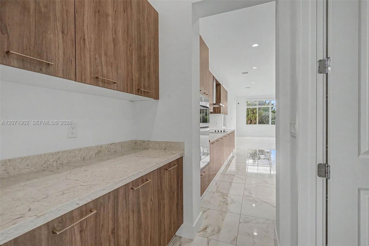 2440 SW 122nd Ter, Davie, FL 33325 Photo