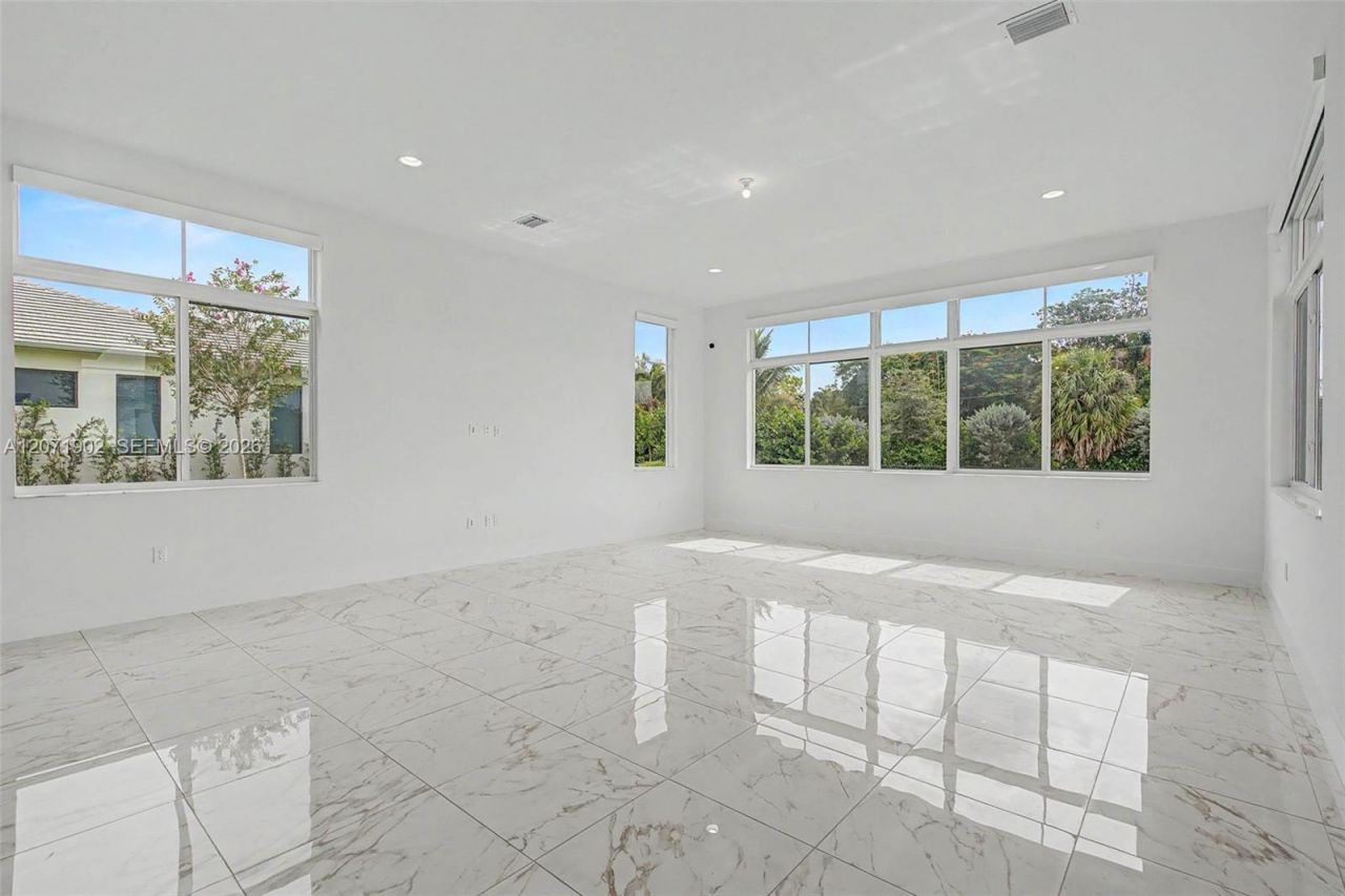 2440 SW 122nd Ter, Davie, FL 33325 Photo