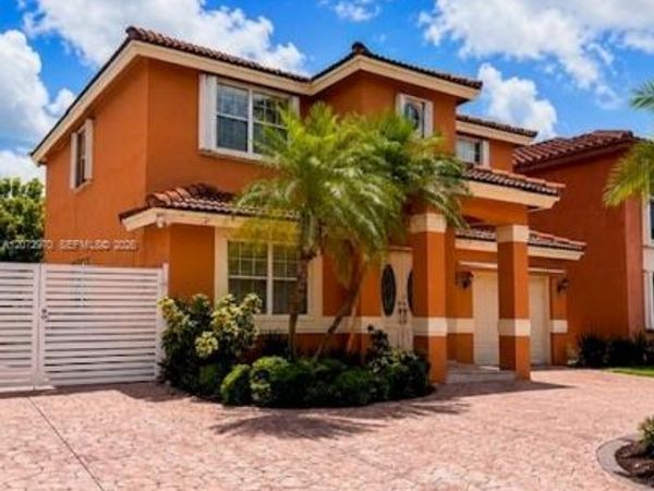 19727 NW 84 TH PL , Hialeah, FL 33015