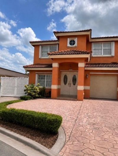 19727 NW 84 Th Pl , Hialeah, FL 33015 Photo
