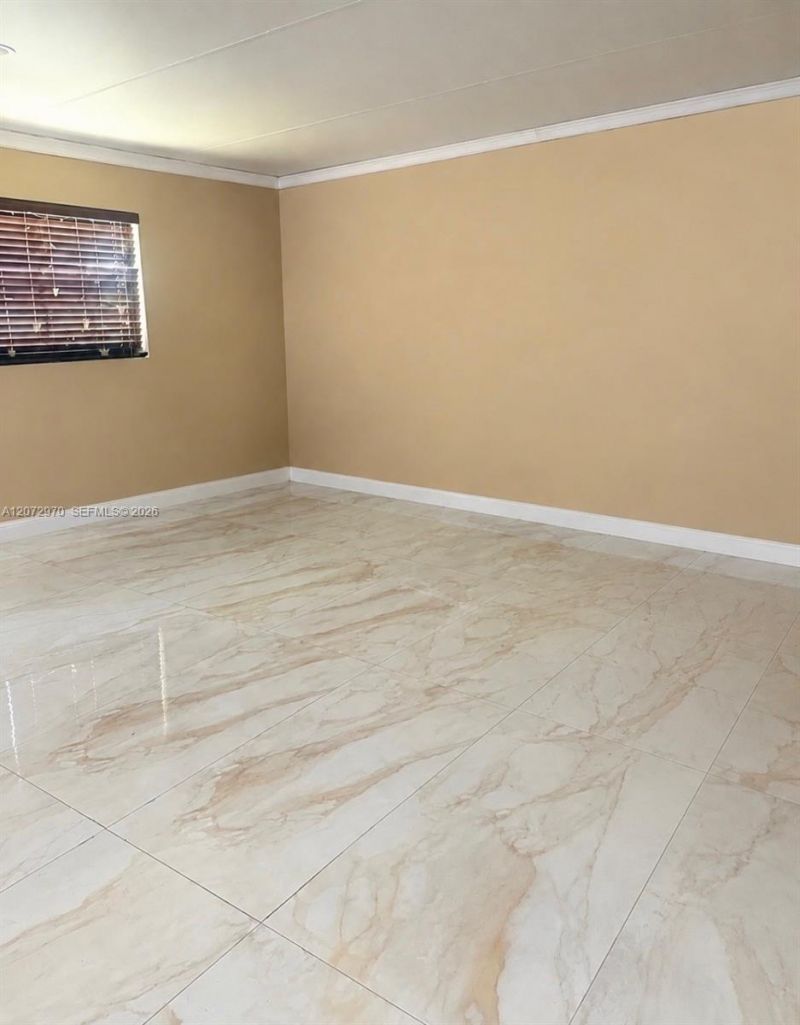 19727 NW 84 Th Pl , Hialeah, FL 33015 Photo