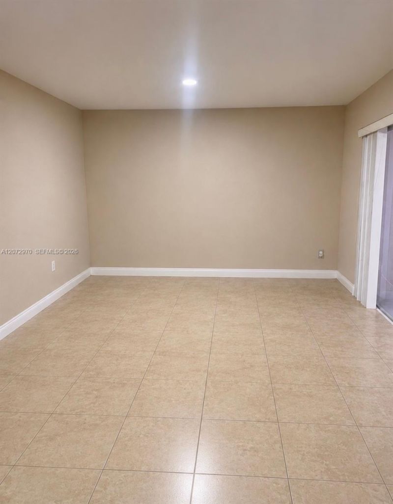 19727 NW 84 Th Pl , Hialeah, FL 33015 Photo