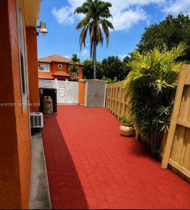 19727 NW 84 Th Pl , Hialeah, FL 33015 Photo