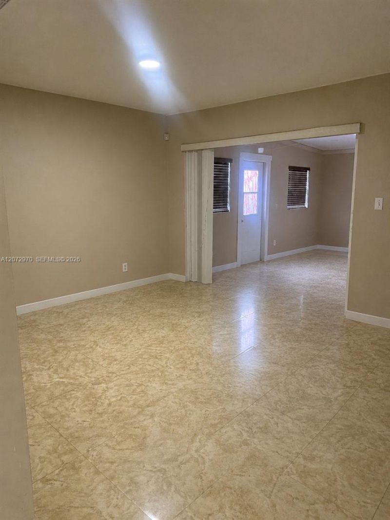 19727 NW 84 Th Pl , Hialeah, FL 33015 Photo