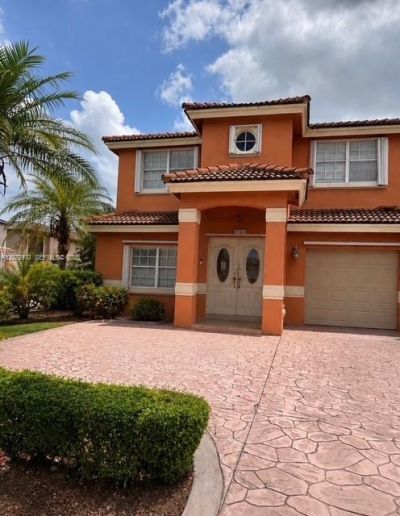 19727 NW 84 Th Pl , Hialeah, FL 33015 Photo