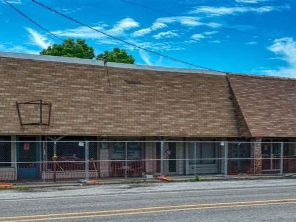 110 N Wickham Street , Alvord, TX 76225