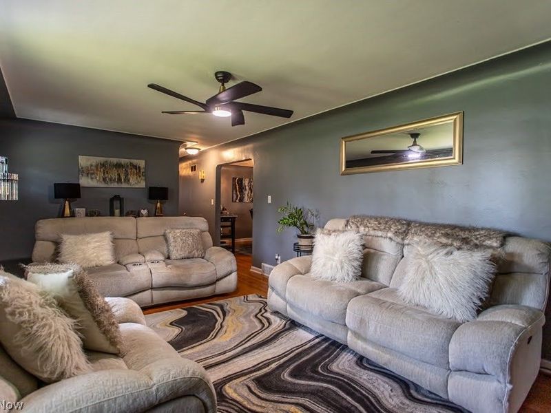 503 E Montrose Street, Youngstown, OH 44505 Photo 12