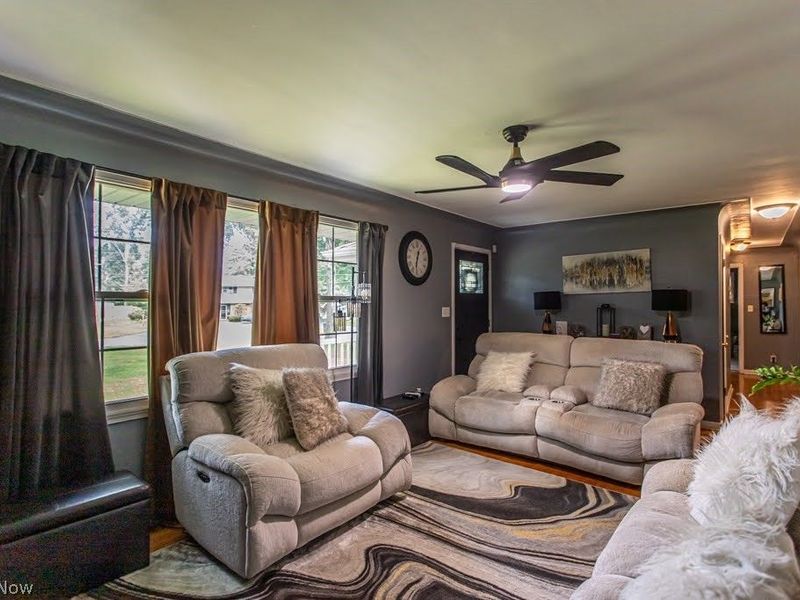 503 E Montrose Street, Youngstown, OH 44505 Photo 13