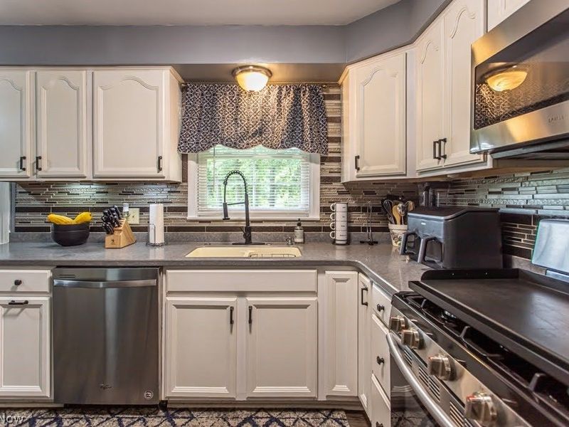 503 E Montrose Street, Youngstown, OH 44505 Photo 6
