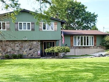 987 N Hewitt Drive, Lewiston, NY 14092