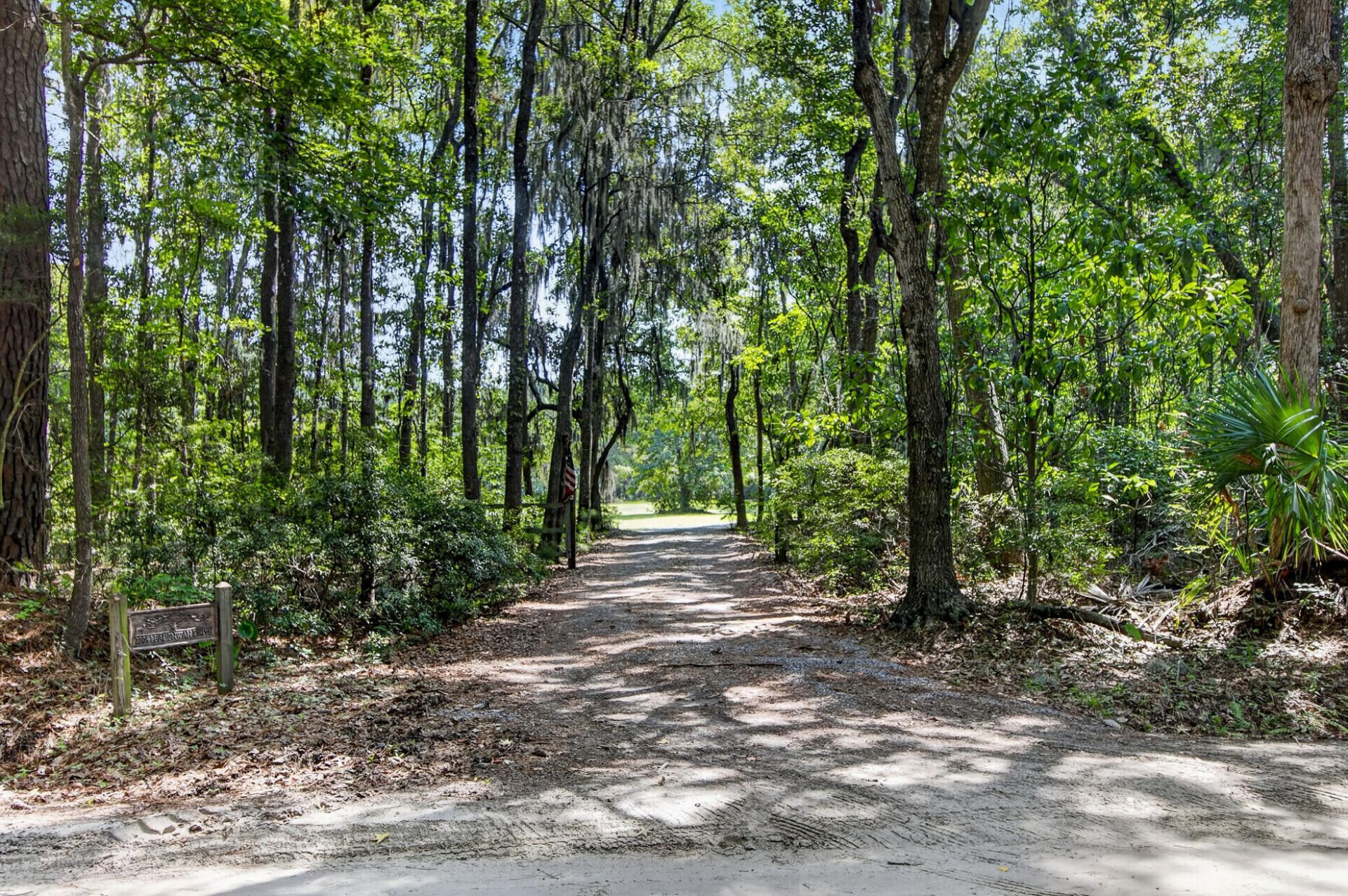 2208 Leadenwah Drive Photo 4
