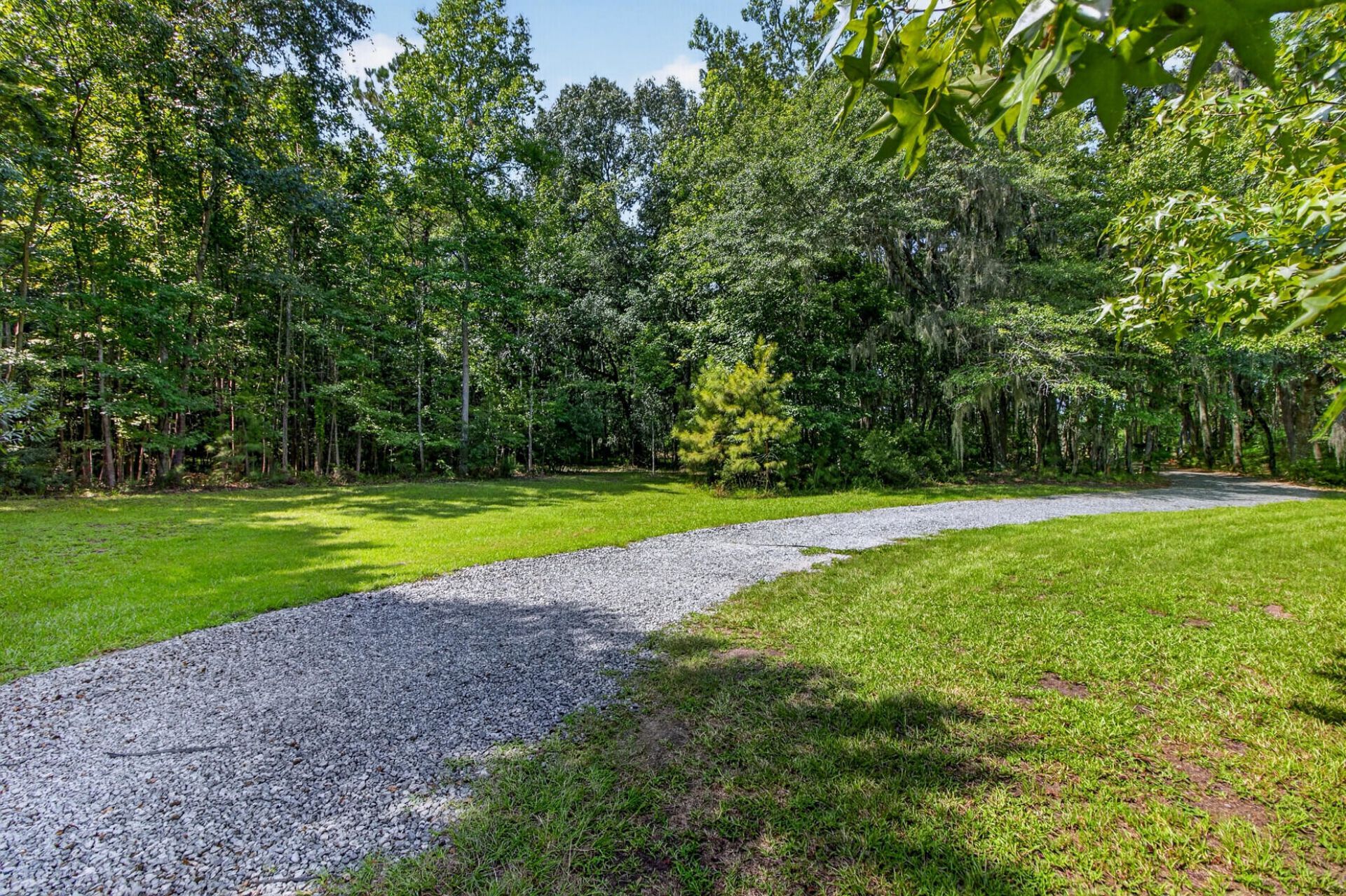 2208 Leadenwah Drive Photo 7