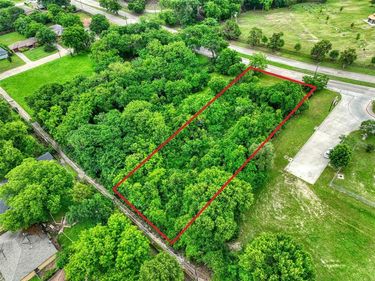 225 E Laureland Road , Dallas, TX 75241