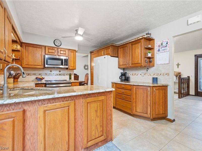 4905 Sassafras Drive, Parma, OH 44129 Photo 14