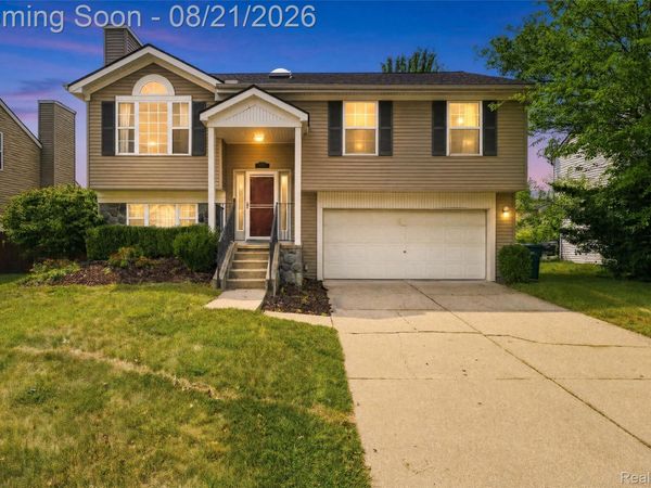 7190 Hogan Drive, York Township, Mi 48197