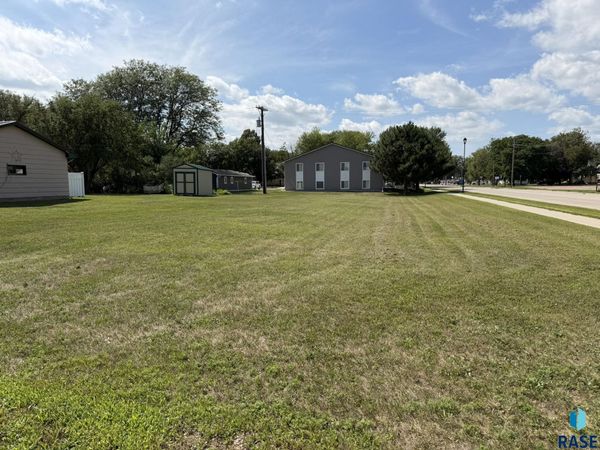 Albert St, Freeman, SD 57029