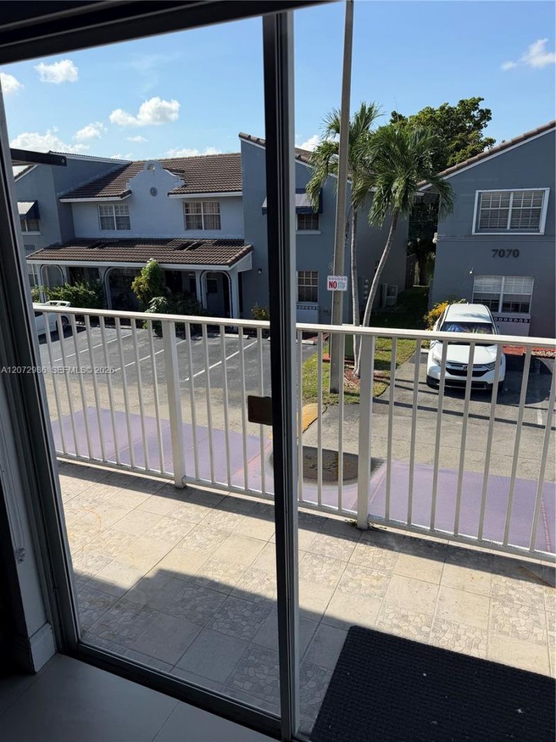 7040 NW 173rd Dr, Unit 1706, Hialeah, FL 33015 Photo
