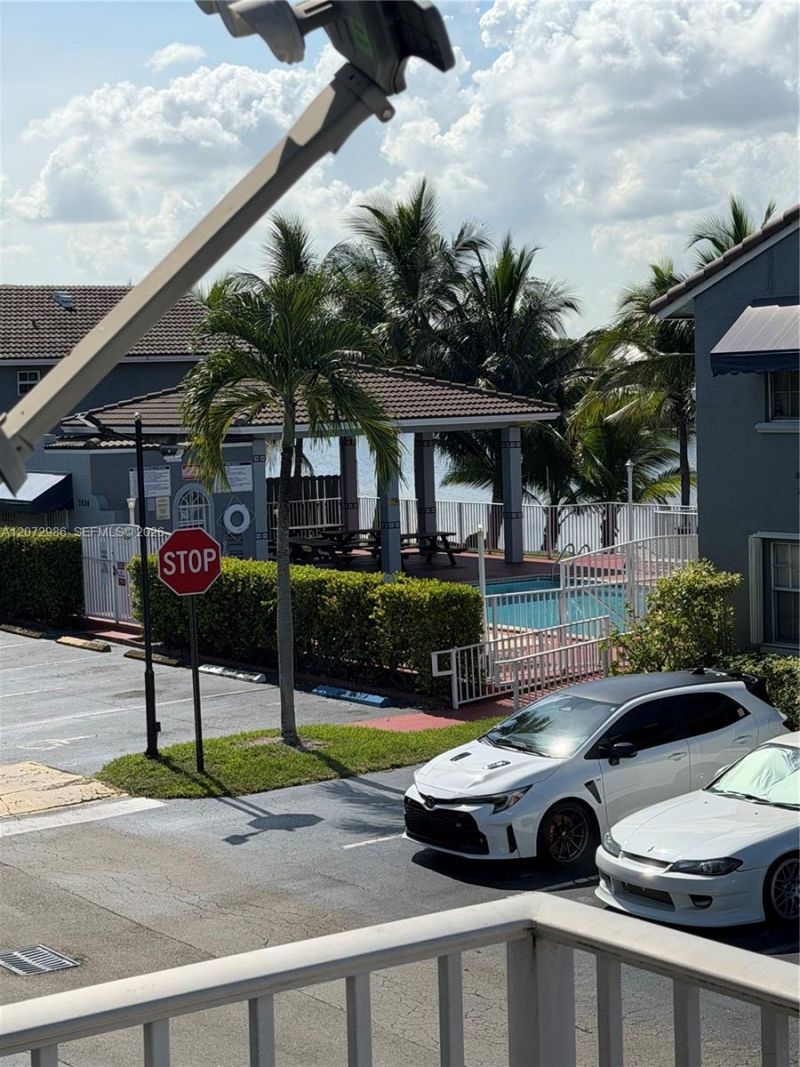 7040 NW 173rd Dr, Unit 1706, Hialeah, FL 33015 Photo