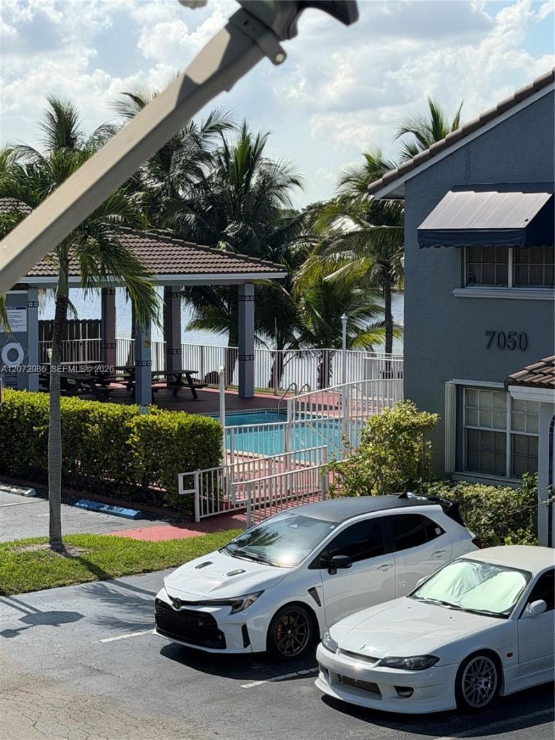 7040 NW 173rd Dr, Unit 1706, Hialeah, FL 33015 Photo