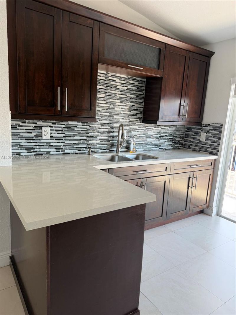7040 NW 173rd Dr, Unit 1706, Hialeah, FL 33015 Photo