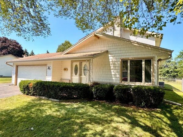 W174N9459 Devon Wood ROAD, Menomonee Falls, WI 53051