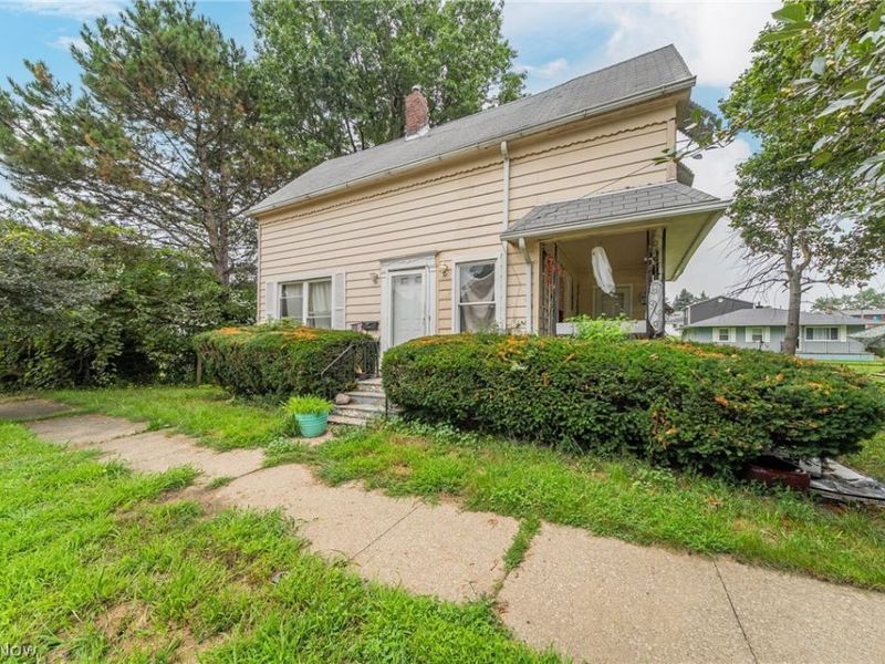 1223 Delos Street, Akron, OH 44306 Photo 4