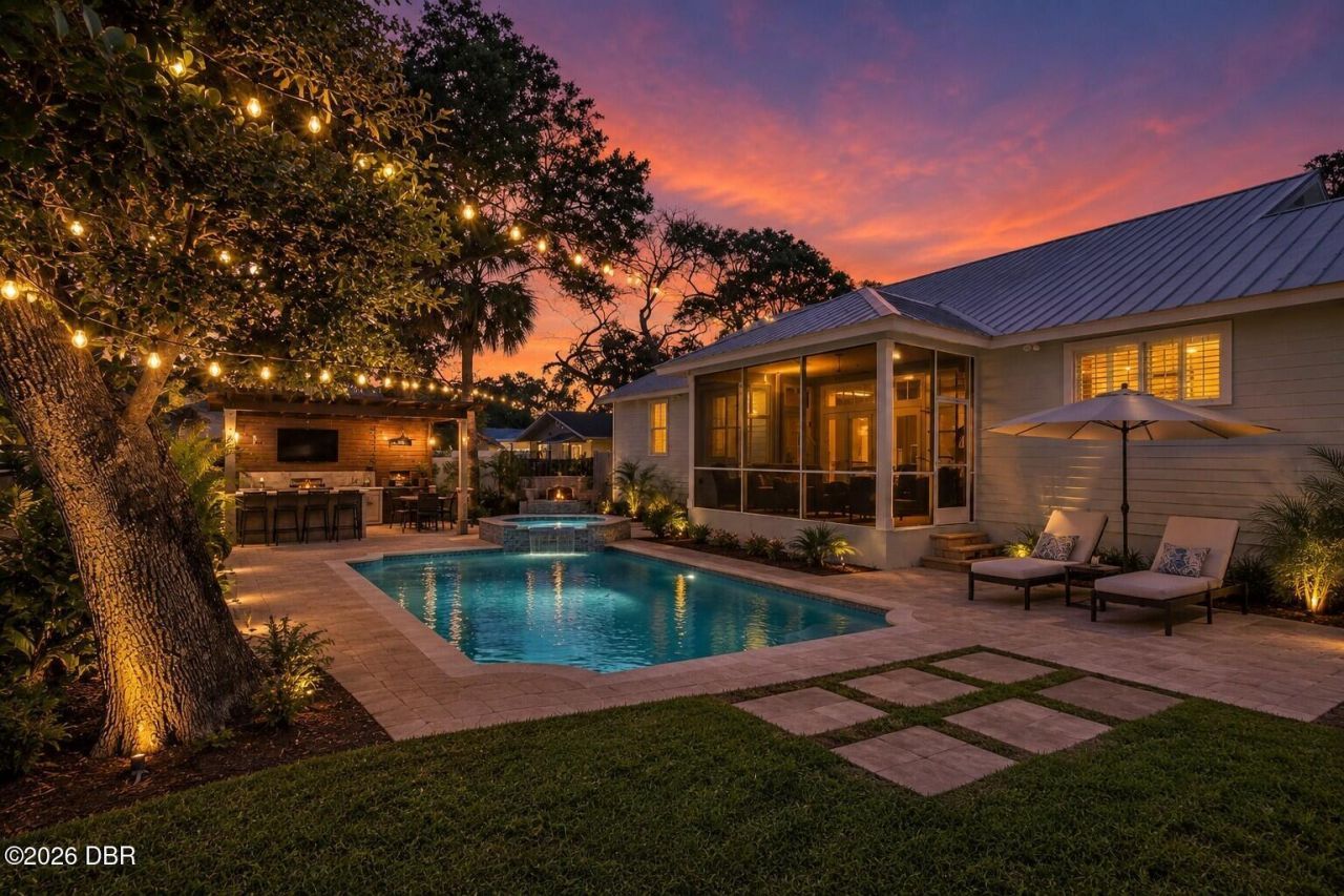 410 S Peninsula Avenue, New Smyrna Beach, FL 32169 Photo