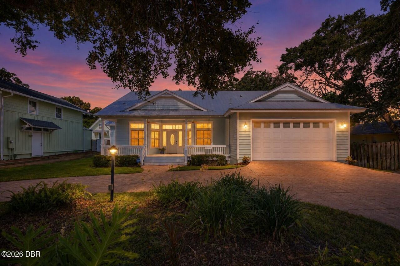 410 S Peninsula Avenue, New Smyrna Beach, FL 32169 Photo