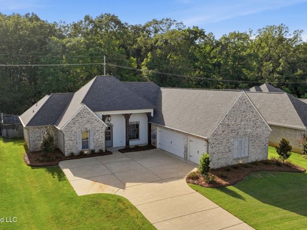 151 Camden Lake Drive, Madison, MS 39110