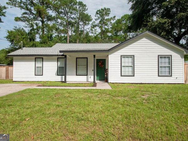 300 Village Drive, Woodbine, GA 31569