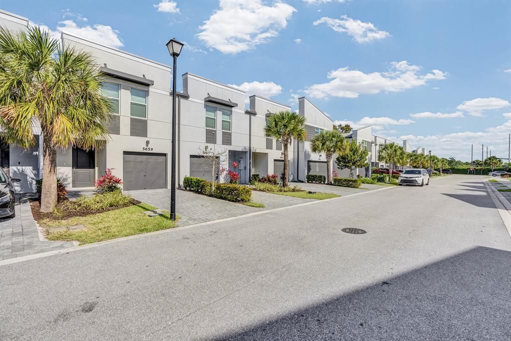 5659 Enclave Drive, Mangonia Park, FL 33407 Photo