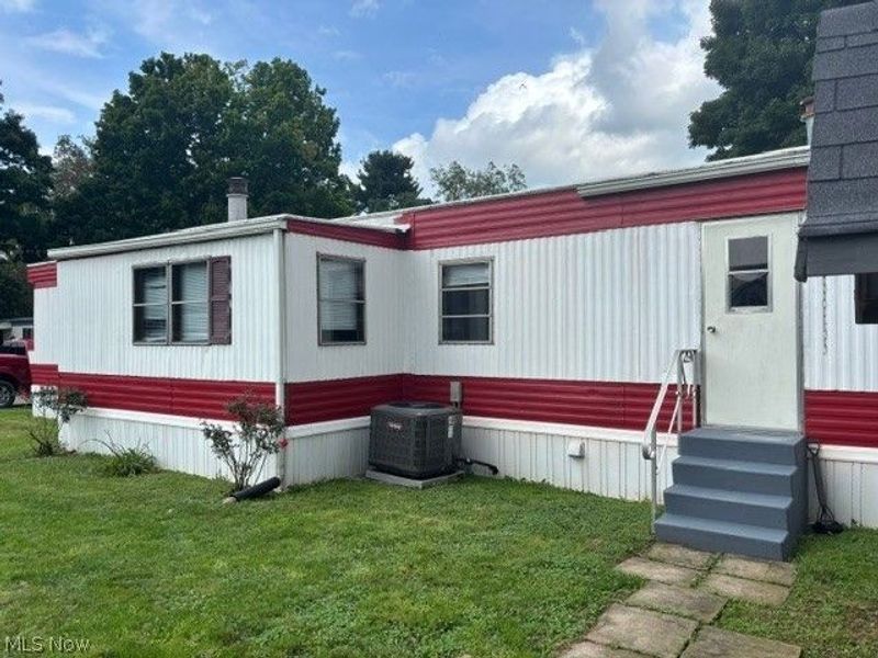 230 Windchaser Lane SE, New Philadelphia, OH 44663 Photo 5