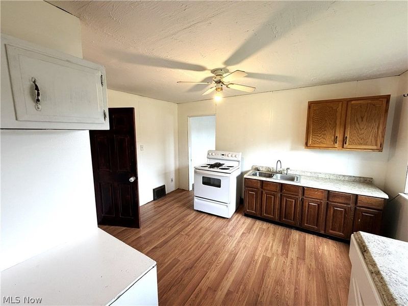 9408 Tallmadge Road, Diamond, OH 44412 Photo 32