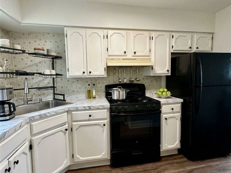 13521 West Avenue, Cleveland, OH 44111 Photo 3