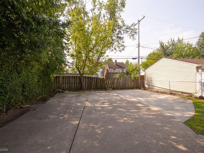 13521 West Avenue, Cleveland, OH 44111 Photo 4