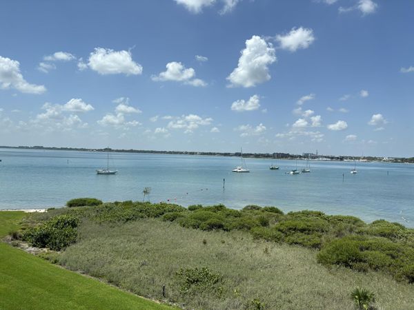 31 HARBOUR ISLE Drive W, Unit PH05, Fort Pierce, FL 34949